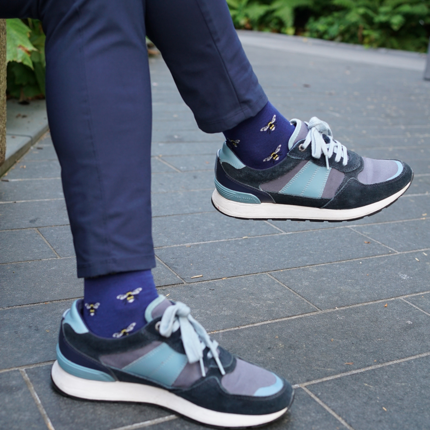 Small Motif Bee Socks