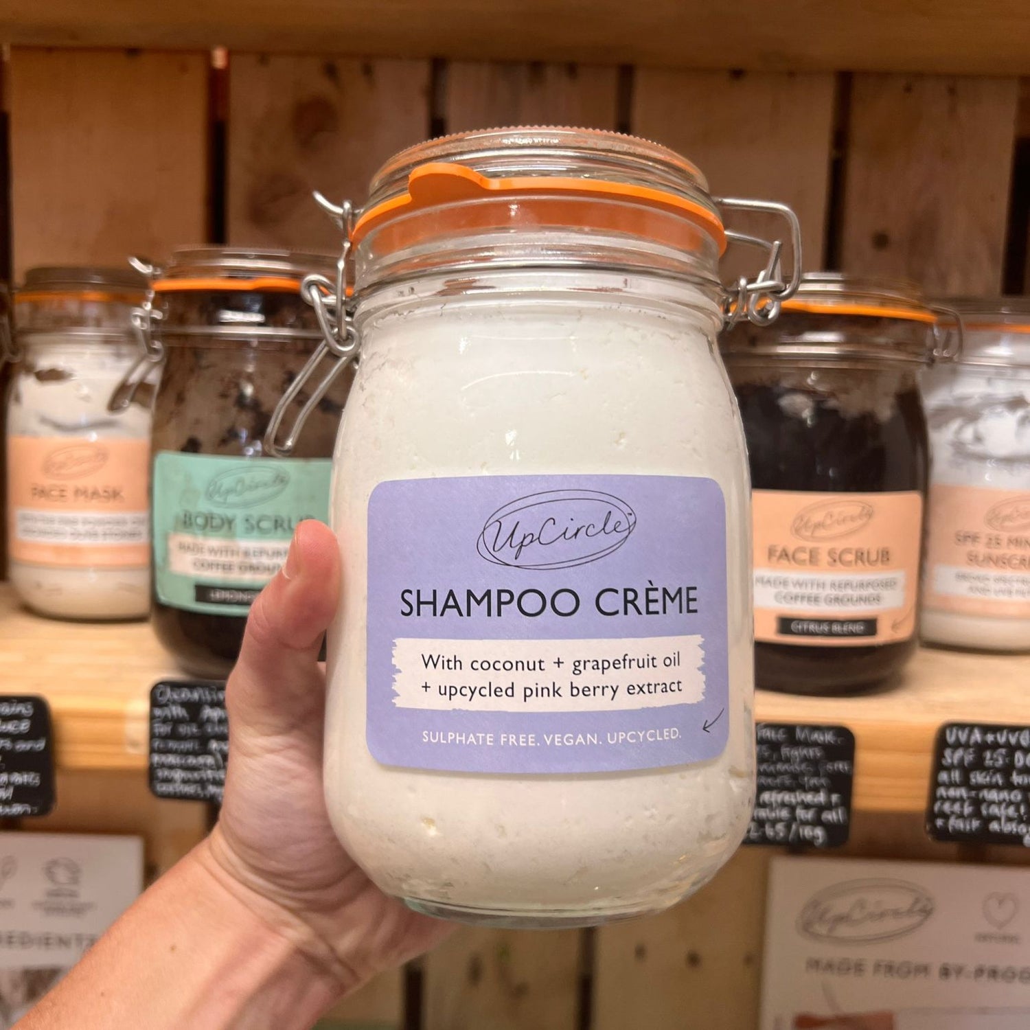 Refillable Shampoo Crème with Pink Berry